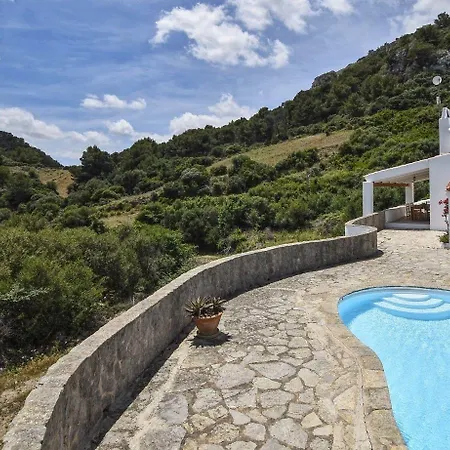 Wunderschoenes Im Landhausstil Mit Pool Auf Dem Land, In Der Naehe Von Monte Toro *
